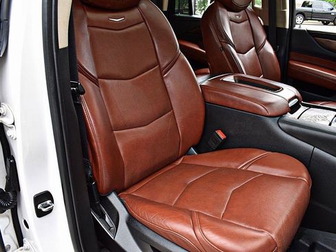 Used 2020 Cadillac Escalade Luxury RWD image 21