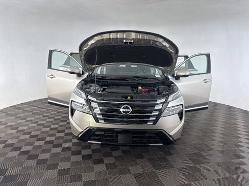 Certified 2024 Nissan Rogue Platinum w/ Platinum Premium Package image 11