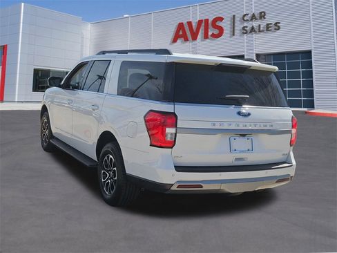 Used 2024 Ford Expedition Max XLT image 3