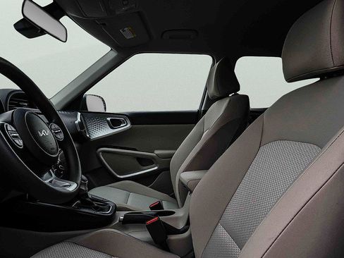 Certified 2025 Kia Soul LX image 9