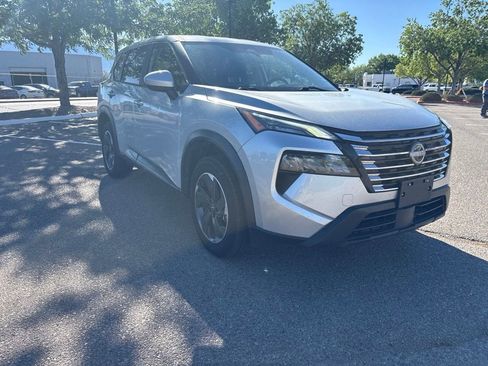 Used 2024 Nissan Rogue SV FWD image 1