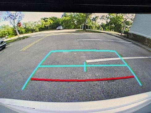 Used 2022 Toyota Highlander XLE image 8