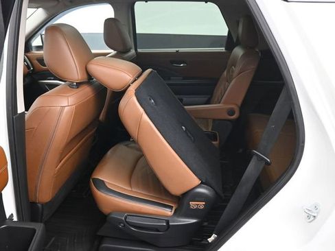 Used 2023 Nissan Pathfinder Platinum AWD/4WD image 31