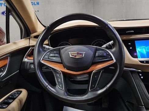 Used 2017 Cadillac XT5 Platinum w/ Driver Assist Package AWD/4WD image 14