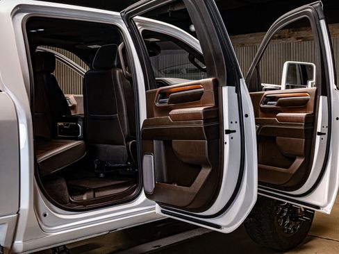 Used 2024 GMC Sierra 3500 Denali w/ Denali Reserve Package image 31