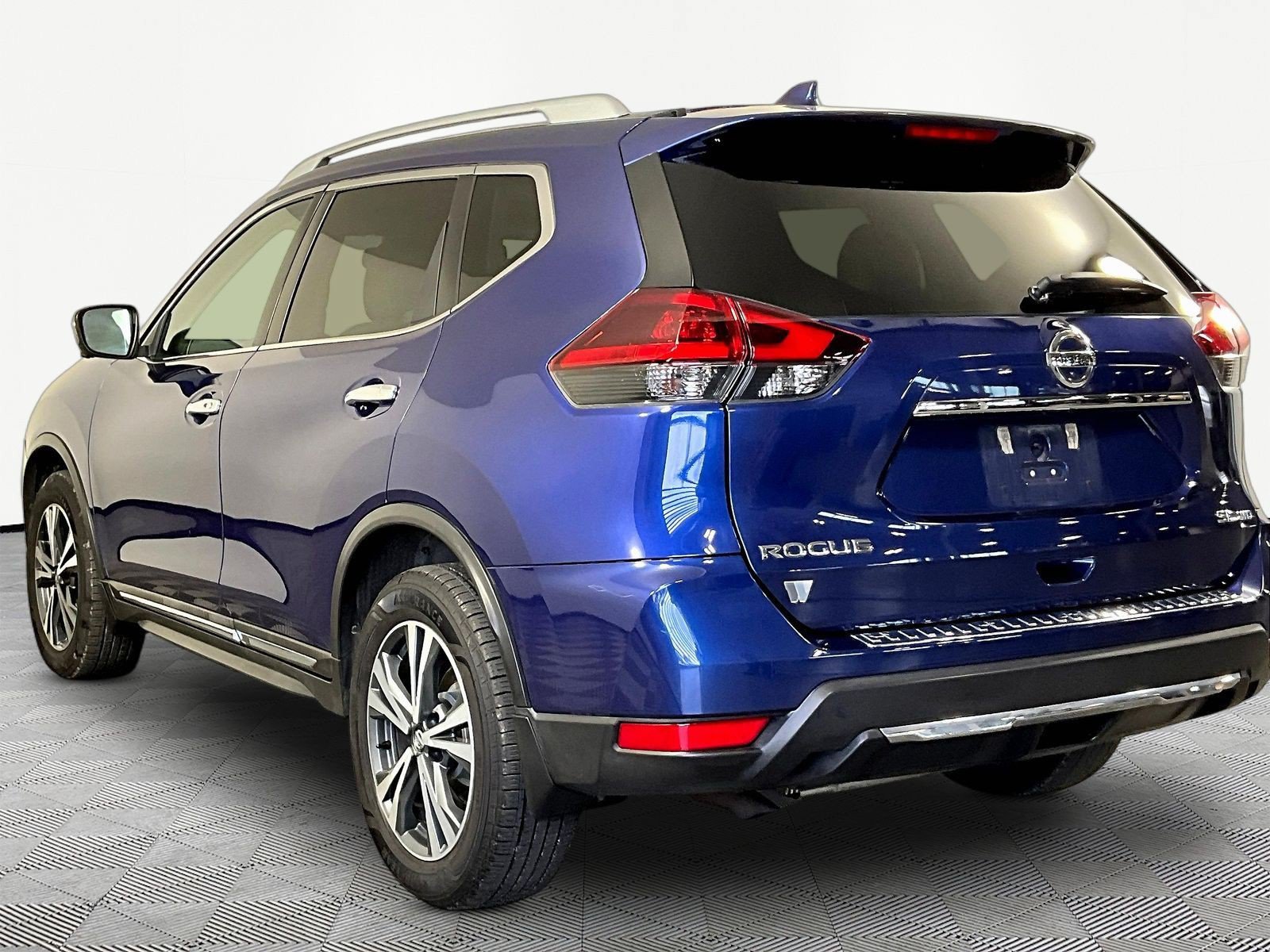 Used 2018 Nissan Rogue SL w/ Premium Package AWD/4WD image 4