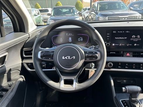 Used 2025 Kia Sportage LX image 19