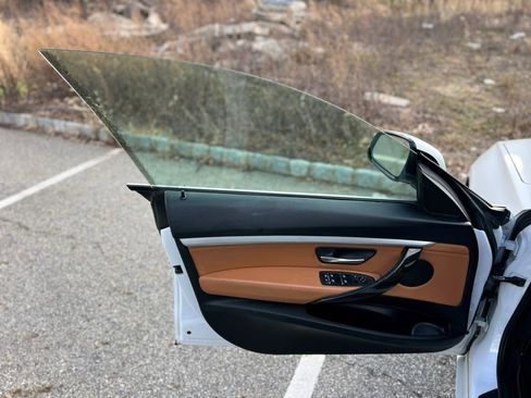 Used 2018 BMW 330i Gran Turismo xDrive image 12