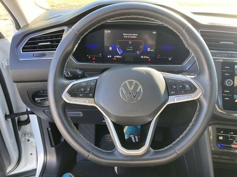 Used 2023 Volkswagen Tiguan SE image 30