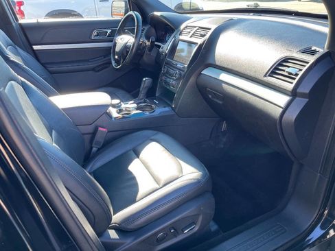 Used 2017 Ford Explorer XLT w/ Equipment Group 202A image 16