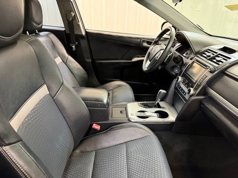 Used 2012 Toyota Camry SE image 28