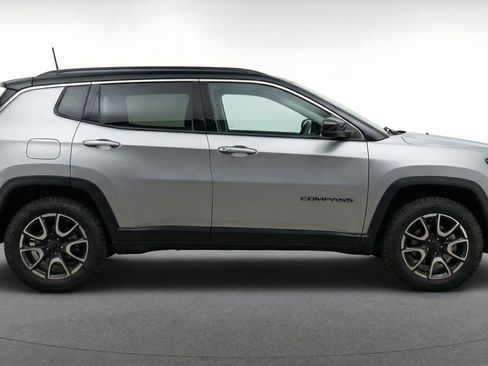 Used 2025 Jeep Compass Trailhawk AWD/4WD image 11