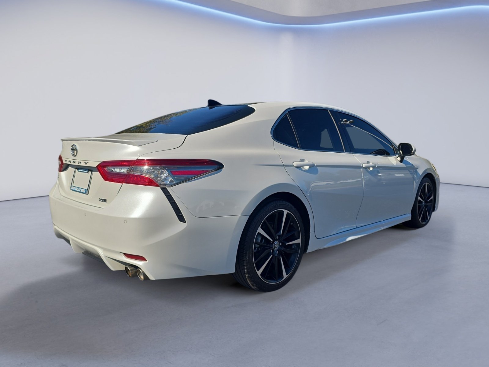 Used 2018 Toyota Camry XSE FWD image 6