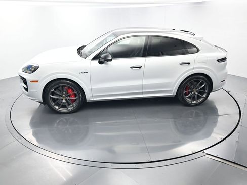Certified 2024 Porsche Cayenne Turbo image 36