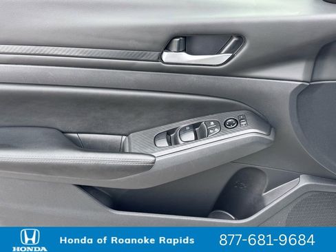 Used 2024 Nissan Altima 2.5 SV image 22