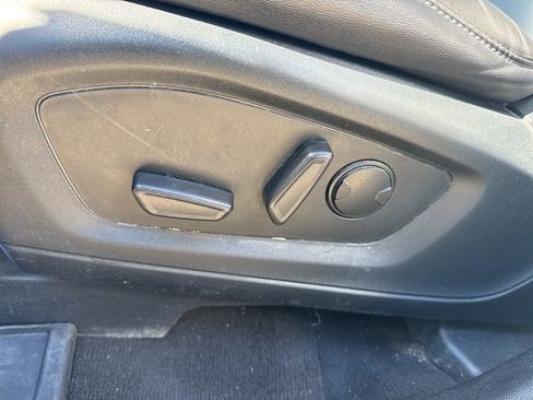 Used 2022 Ford Explorer XLT w/ Equipment Group 202A image 26