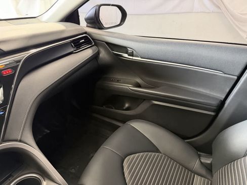 Used 2022 Toyota Camry SE FWD image 23
