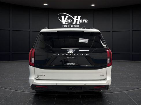 Used 2025 Ford Expedition Max Active AWD/4WD image 6