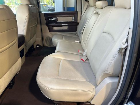 Used 2017 RAM 1500 Laramie RWD image 28