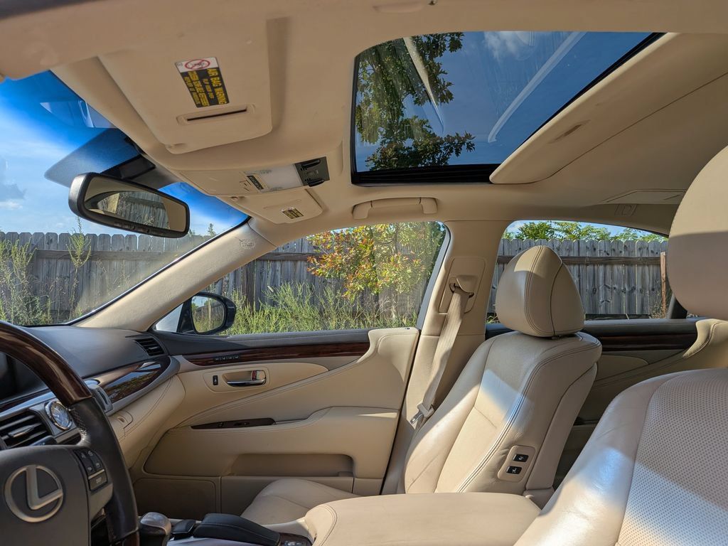 Used 2013 Lexus LS 460 w/ Comfort Pkg RWD image 22
