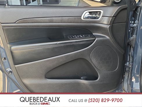 Used 2018 Jeep Grand Cherokee Altitude RWD image 9