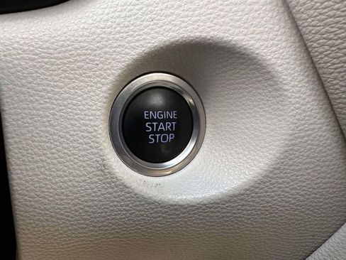 Used 2022 Toyota Corolla Cross XLE w/ Convenience Package AWD/4WD image 20