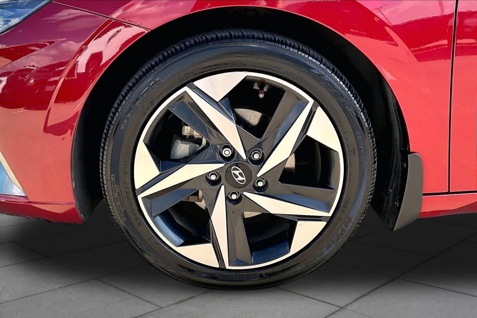 Used 2023 Hyundai Elantra Limited FWD image 10