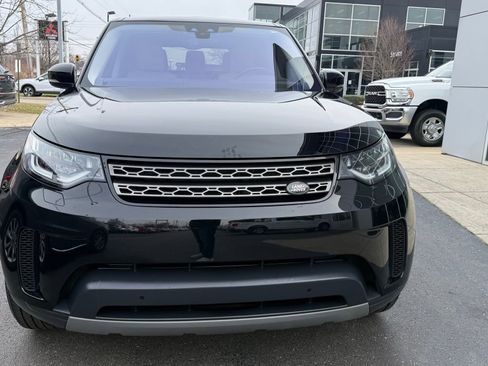 Used 2019 Land Rover Discovery SE image 14