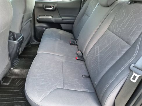 Used 2019 Toyota Tacoma TRD Off-Road AWD/4WD image 19