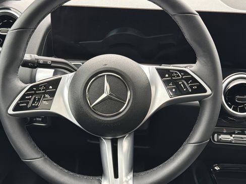 Used 2026 Mercedes-Benz GLB 250 4MATIC image 13