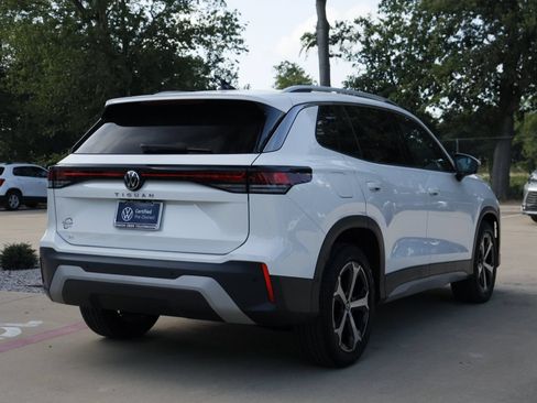 Certified 2025 Volkswagen Tiguan SE FWD image 5