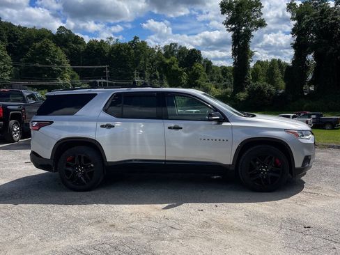 Used 2018 Chevrolet Traverse Premier w/ Redline Edition AWD/4WD image 2