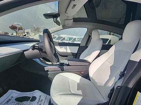 Used 2020 Tesla Model Y Long Range image 9