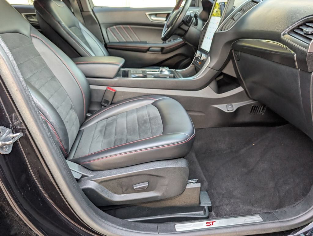Used 2022 Ford Edge ST-Line w/ Class II Trailer Tow Package AWD/4WD image 24
