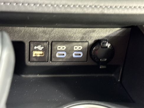 Used 2025 Toyota Highlander XLE AWD/4WD image 46