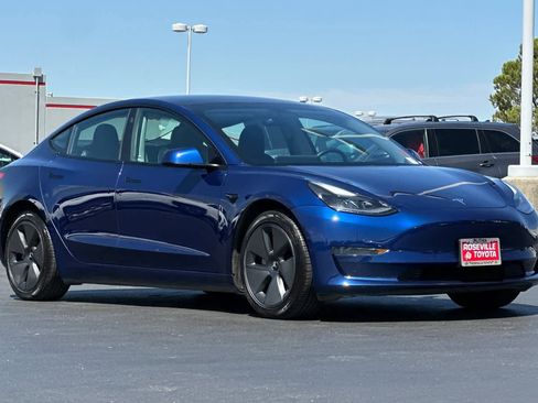 Used 2021 Tesla Model 3 Standard Range Plus image 5