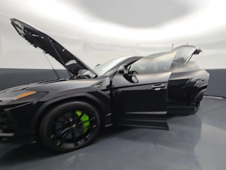Used 2022 Lamborghini Urus AWD/4WD image 16