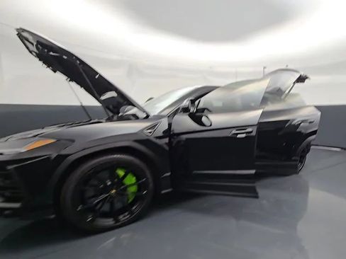 Used 2022 Lamborghini Urus AWD/4WD image 16
