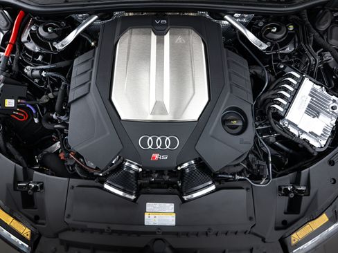 New 2025 Audi RS 6 performance image 22