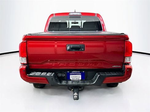 Used 2017 Toyota Tacoma TRD Sport image 15