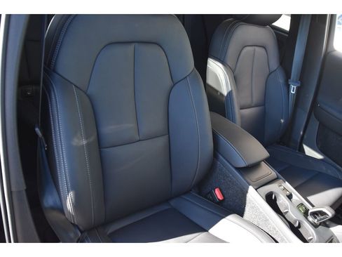 Certified 2025 Volvo XC40 B5 Core w/ Protection Package Premier image 31