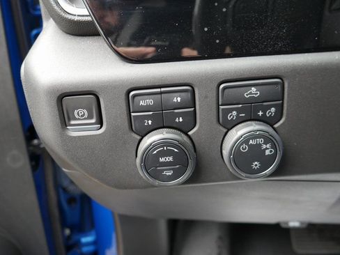 Used 2022 Chevrolet Silverado 1500 LT w/ Z71 Off-Road Package image 11