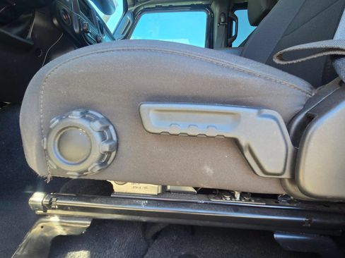 Used 2022 Jeep Wrangler Unlimited Sport AWD/4WD image 12