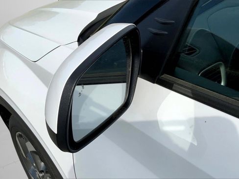 New 2025 Hyundai Venue SEL image 23