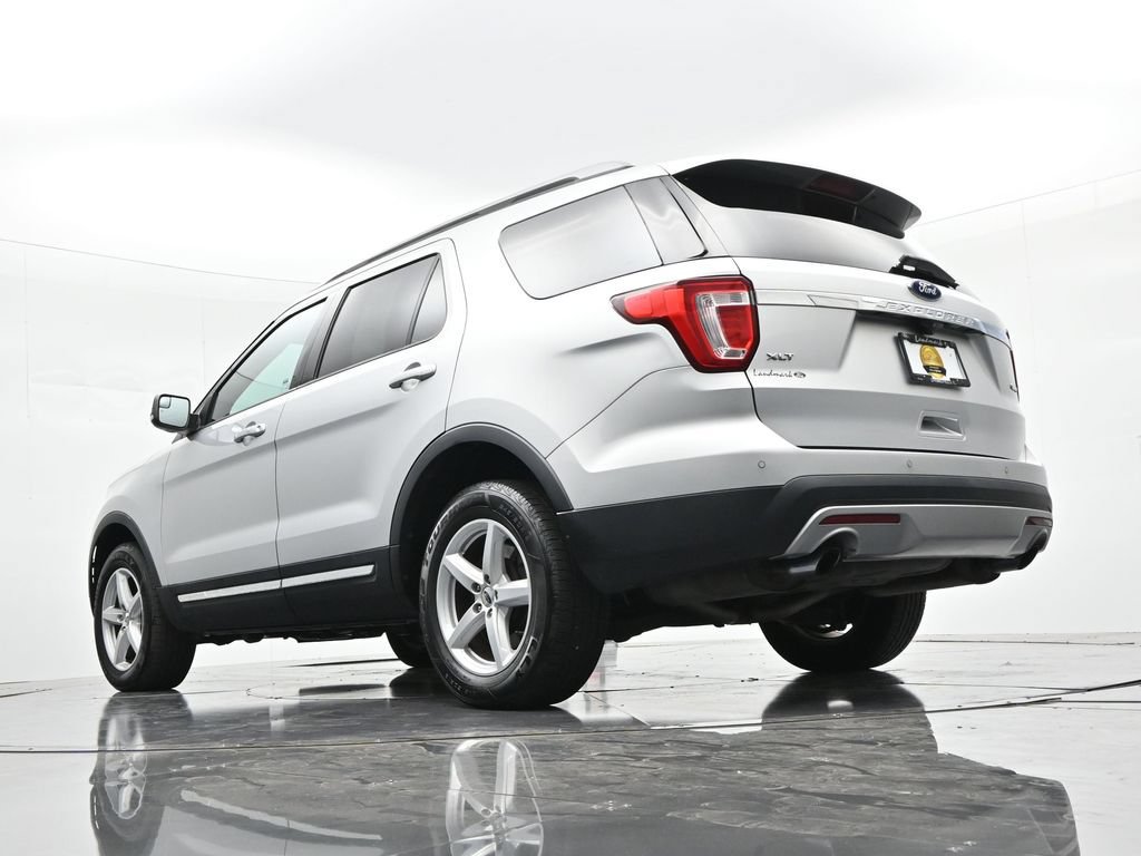 Used 2017 Ford Explorer XLT w/ Equipment Group 201A AWD/4WD image 20