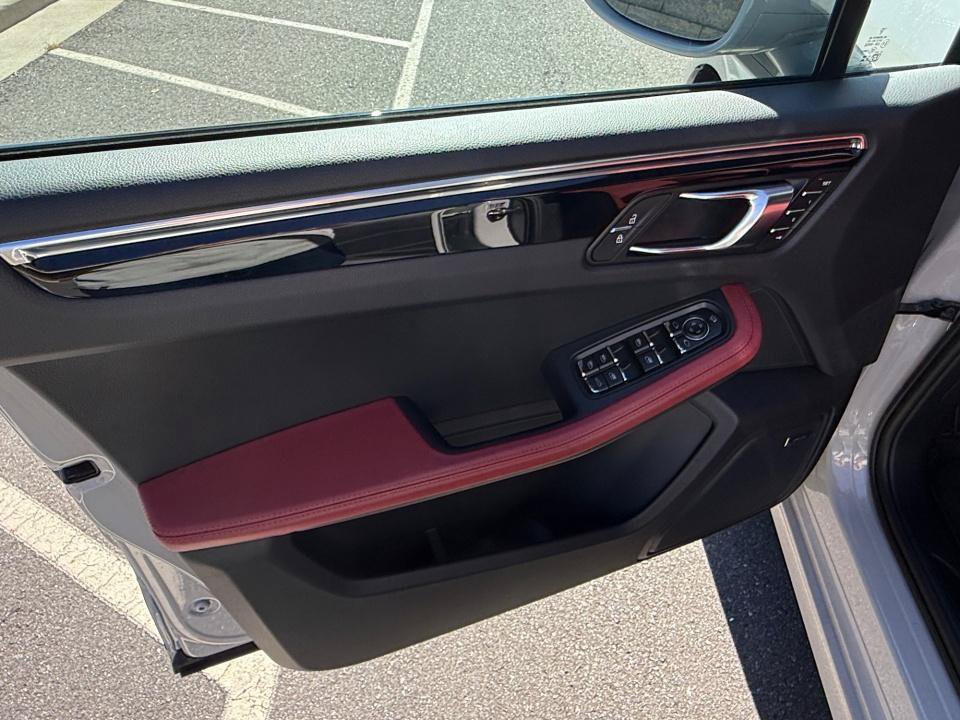 Certified 2026 Porsche Macan Turbo AWD/4WD image 21