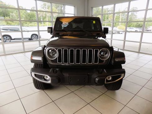 Certified 2025 Jeep Wrangler Unlimited Sahara AWD/4WD image 2