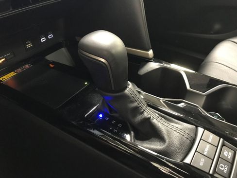 Used 2025 Toyota Camry XSE FWD image 17