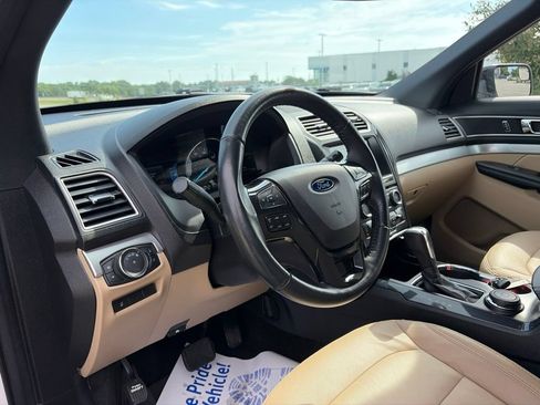 Used 2017 Ford Explorer XLT w/ Equipment Group 202A AWD/4WD image 52