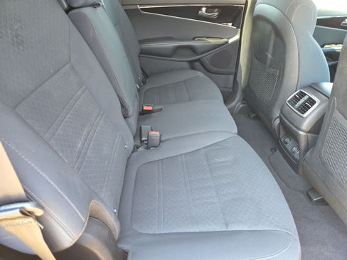 Used 2019 Kia Sorento FWD image 18